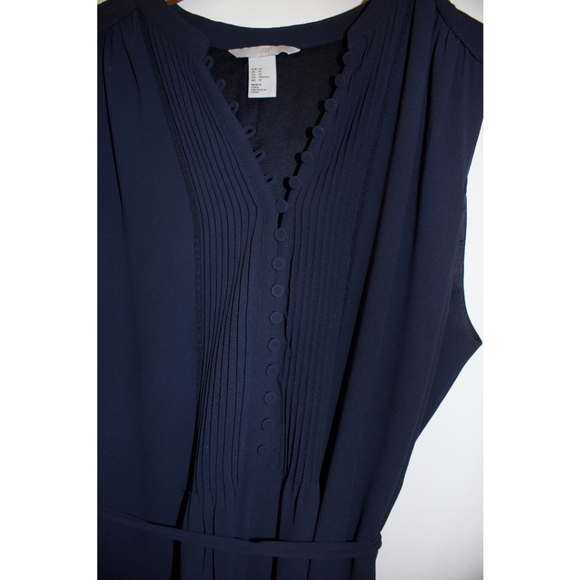 🚨LAST CHANCE - Closing closet🚨 H&M Sleeveless Dress - Picture 3 of 4